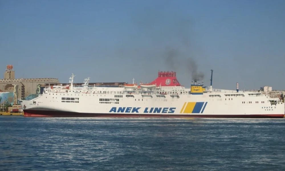 Πειραιάς: Έμεινε το «Κρήτη II» λόγω τεχνικού προβλήματος - Με άλλο πλοίο οι επιβάτες στο Ηράκλειο